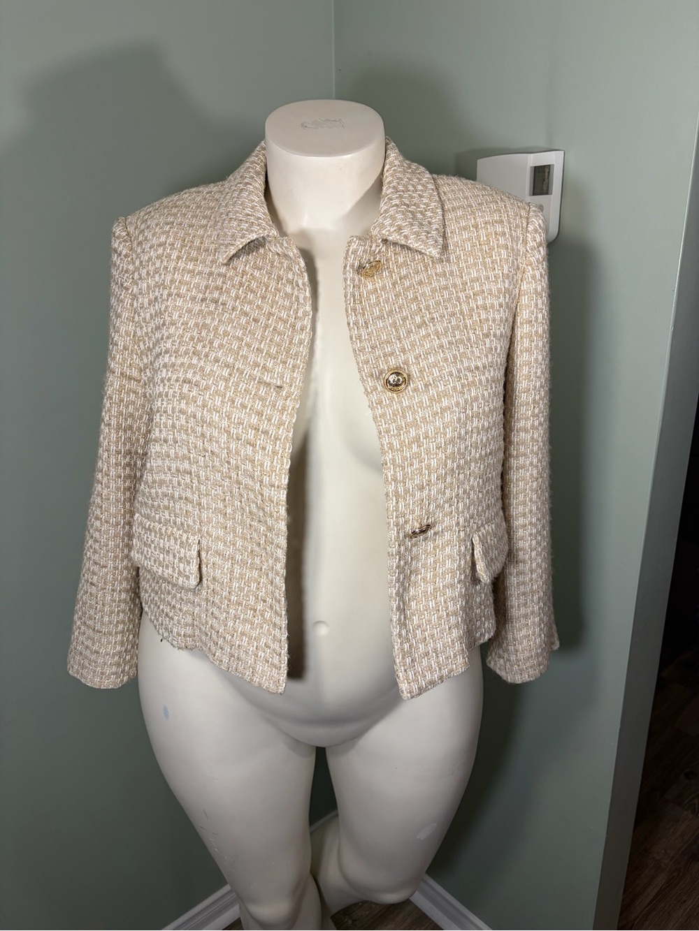 Zara Classic Cropped Tweed Jacket in Cream